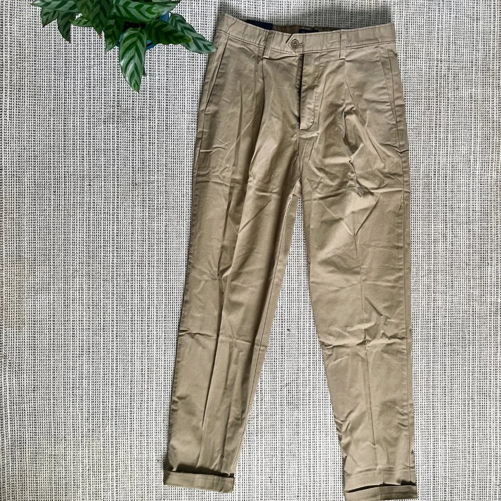 NWT Banana Republic Pleated Relaxed Tapered Fit Khakis